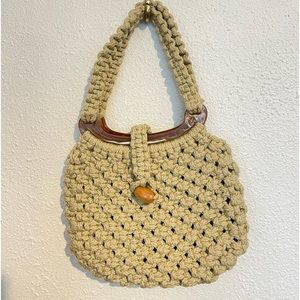 Vintage 1970’s boho macrame shoulder bag with Bakelite handles and wood closure